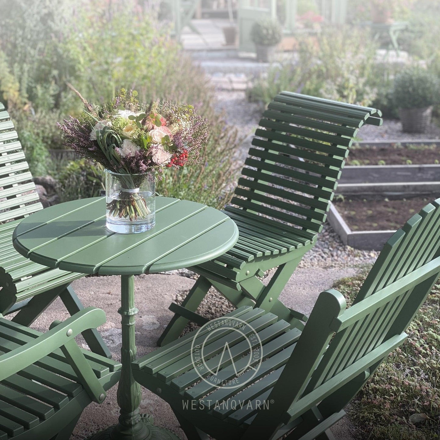 Vihreät Westanqvarn-puutarhakalusteet, pöytä ja tuolit ulkokäyttöön