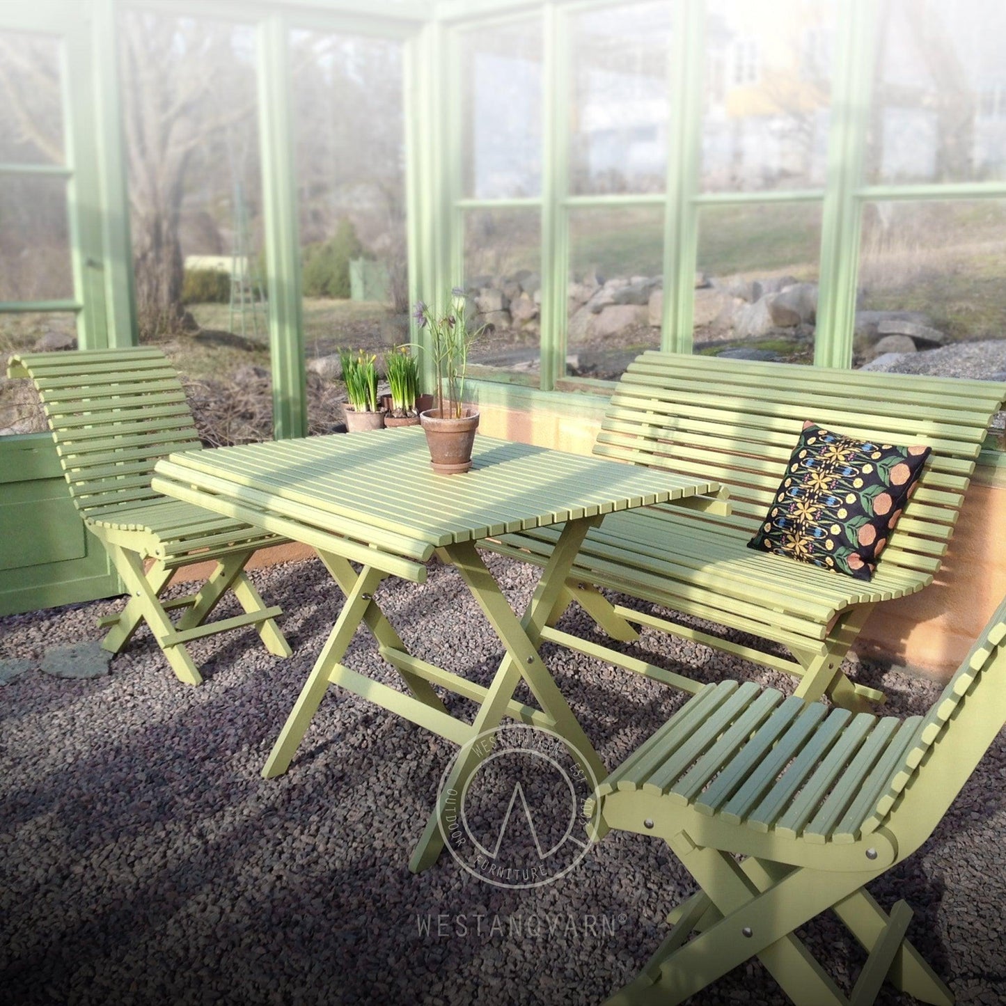 Gröna trädgårdsmöbler Sundborn i grupp, träbord och fällbara stolar