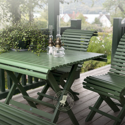 Gröna trädgårdsmöbler Sundborn med bord och stolar för utomhusbruk